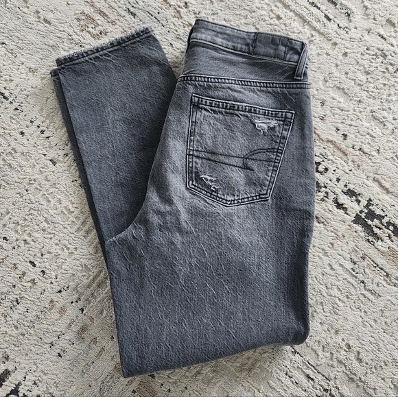 American Eagle Outfitters Denim - American Eagle Highest Rise Mom Jean